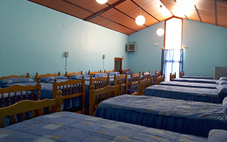 Dormitorio del albergue